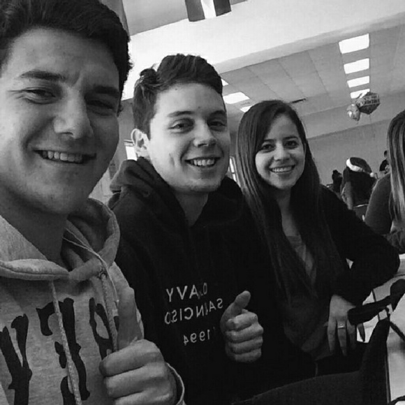 Meet your Posher, Carlos - Picture 1 of 1