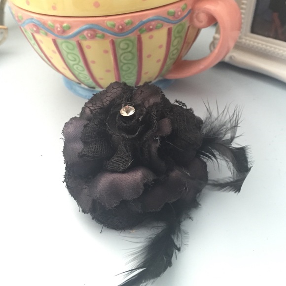 Small black floral hair clip