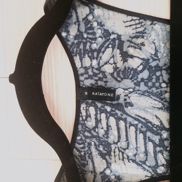 KATAYONE ADELI Silk Racer Back Tank Blouse - Picture 2 of 4