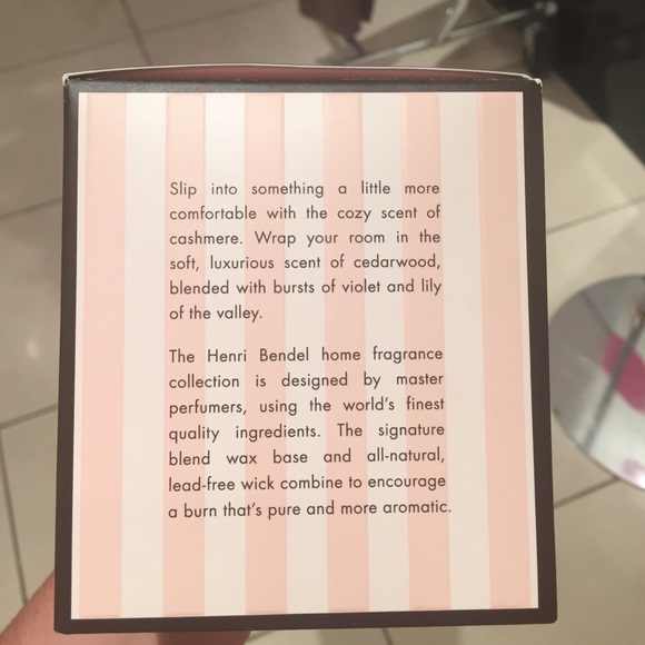 Henri Bendel Cashmere Candle NWT - Picture 3 of 3