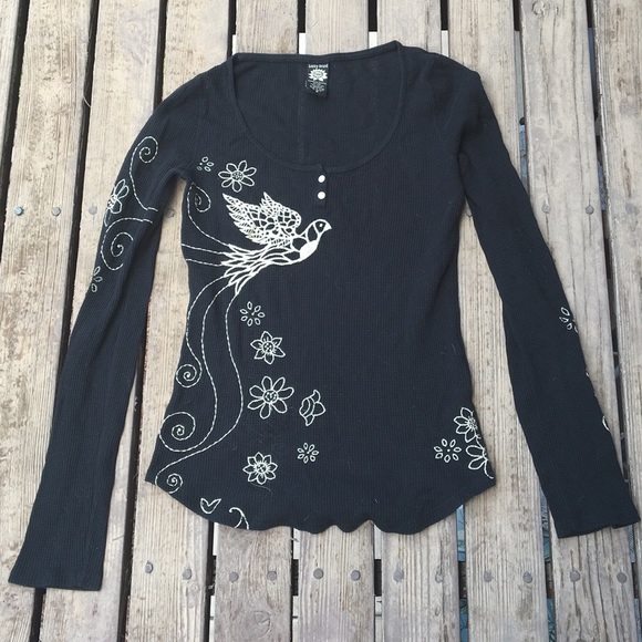 Lucky Brand black sparrow and flower thermal Med