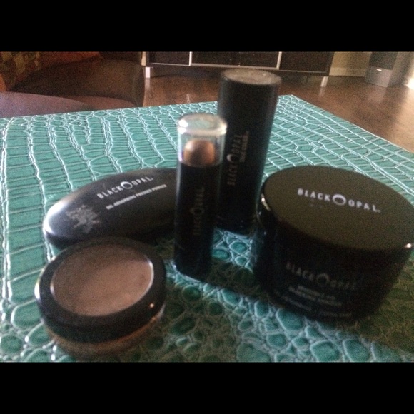 Black Opal make up
