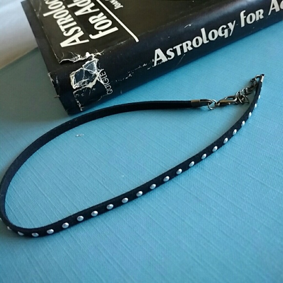 ⚡COMING SOON⚡Punk studded black choker! - Picture 3 of 3