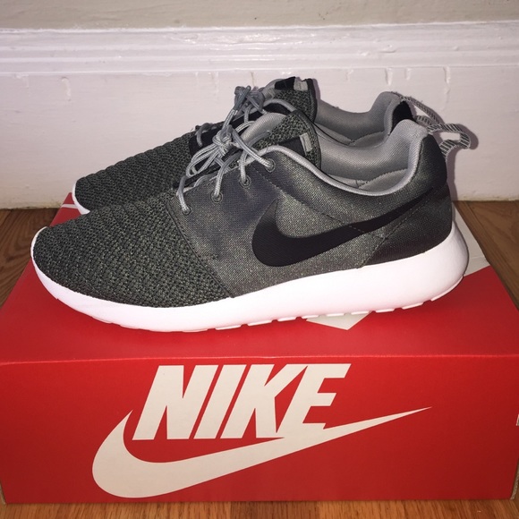 Nike Shoes - Quilted Nike Rosh Runs