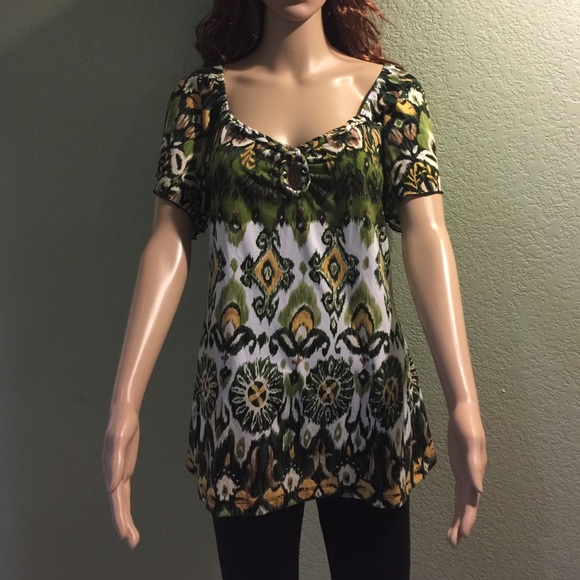 $Sold$ Short Sleeved Top