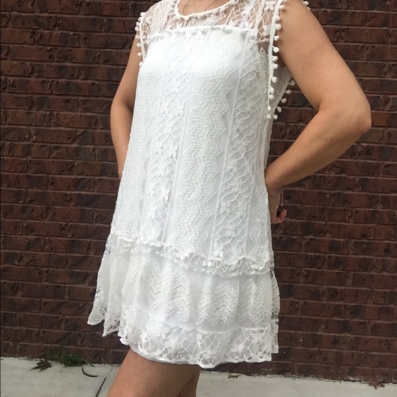 💥 ONE LEFT💥 Super Cute White Dress - Picture 3 of 4