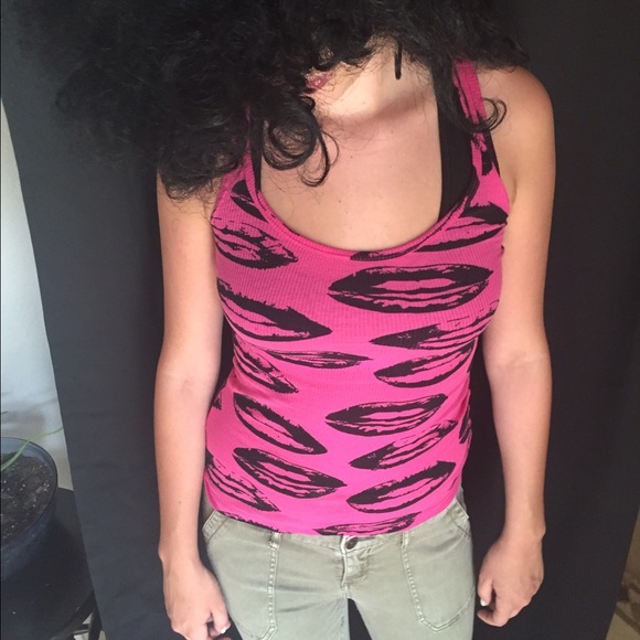 Miley Cyrus tank - Picture 1 of 2