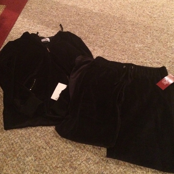 NWT!! Velour sweatsuit, size small!