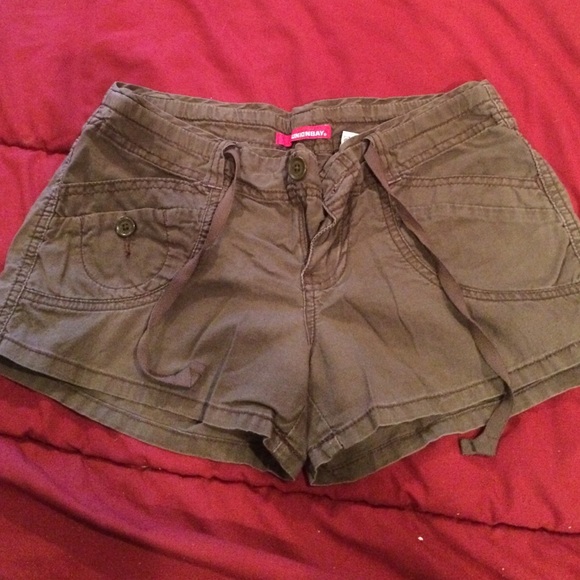 Super cute brown jean shorts! Size 0