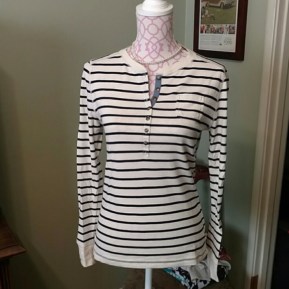 Striped Henley blue/cream.