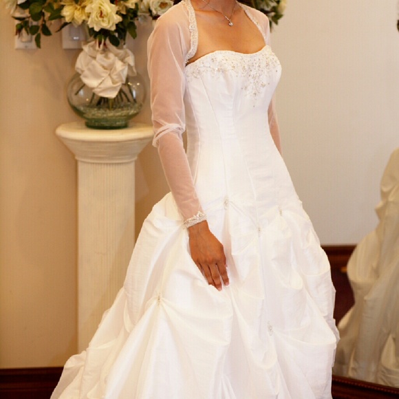 Wedding dress - Picture 2 of 2