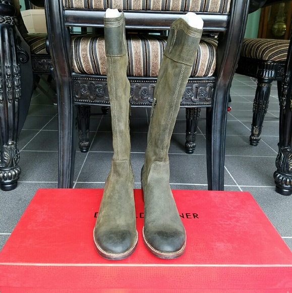 Gorgeous Donald J. Pliner Boots - Picture 2 of 4