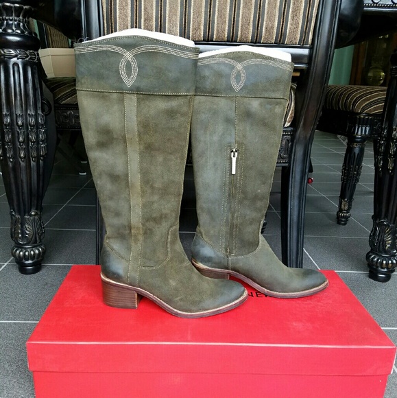 Gorgeous Donald J. Pliner Boots - Picture 3 of 4