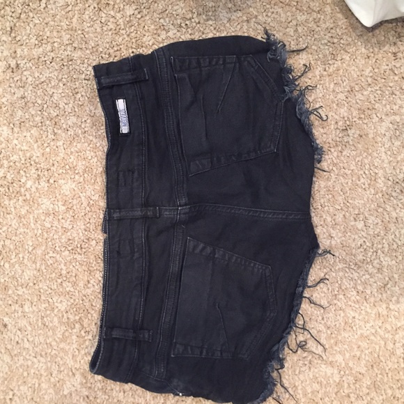 Low Rise black jean shorts - Picture 2 of 2