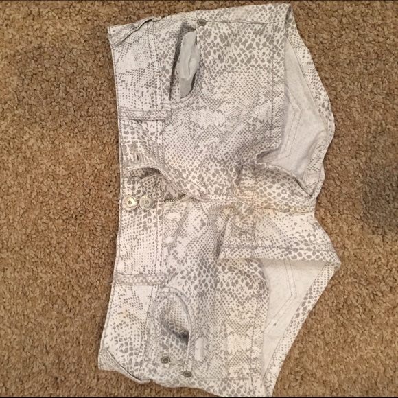 Snakeskin low rise shorts - Picture 1 of 2