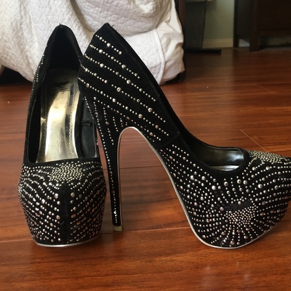 Black studded heels - Picture 1 of 3