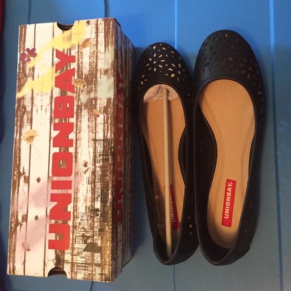 BRAND NEW IN BOX UNIONBAY Laser Cut Flats