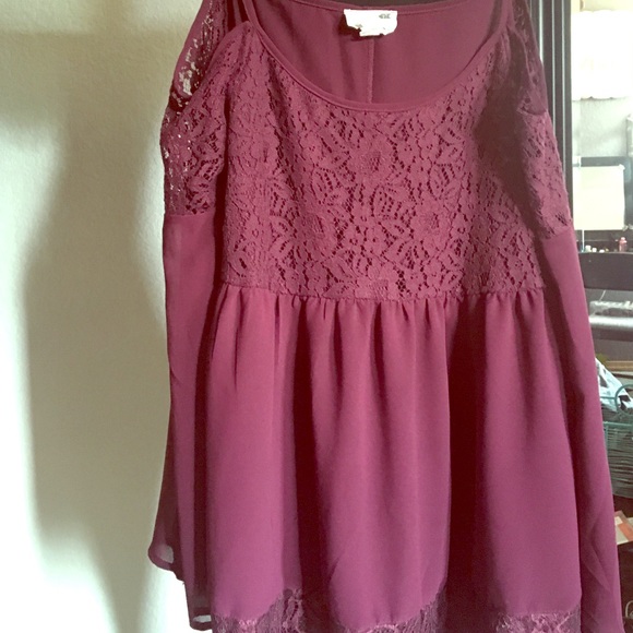 L.A. HEARTS top