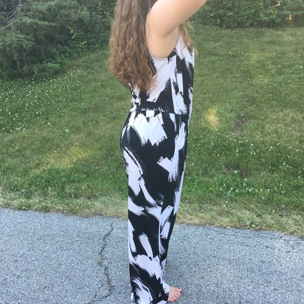 A5️⃣🌟! Black/White Print Jumpsuit! NEW! - Picture 5 of 6