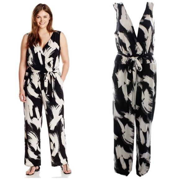 A5️⃣🌟! Black/White Print Jumpsuit! NEW! - Picture 3 of 6