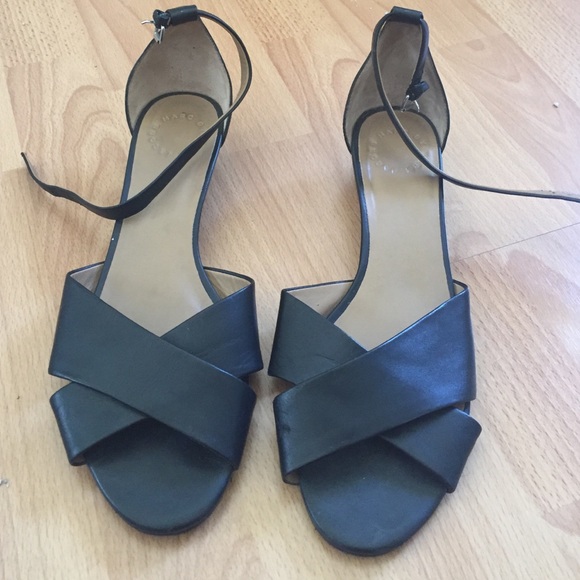 Black leather Marc Jacobs heels