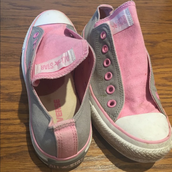 Pink/grey low top converse size 7