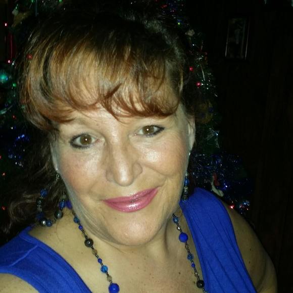 Meet your Posher, Deborah