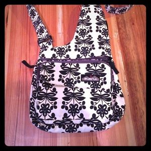 Kavu crossbody bag Like NEW!!