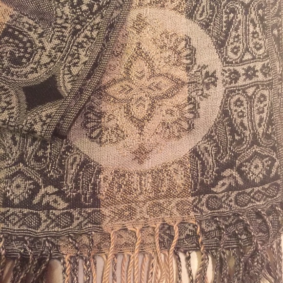 Patterned scarf - Picture 2 of 2