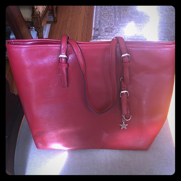 Gorgeous red tote with Macy's print lining - Picture 1 of 3