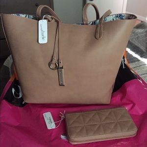 Beige tote & wallet