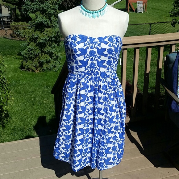 Old Navy Dresses & Skirts - Blue and white bird and floral motif dress NWT