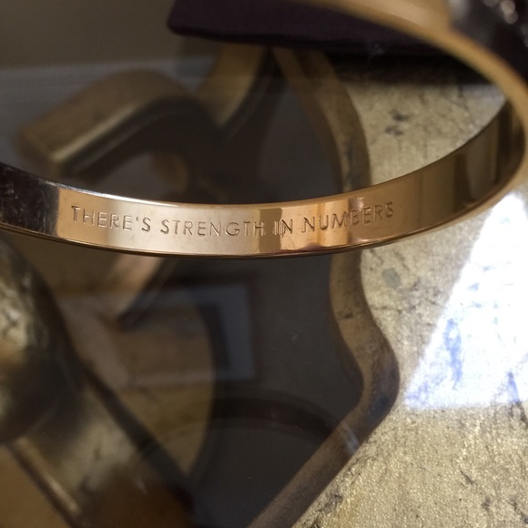 Kate Spade idiom bagel. Hand in hand - Picture 3 of 4