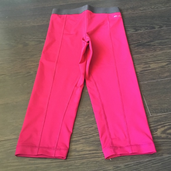 Nike Pro magenta dri-fit training crops size xs - Picture 3 of 5