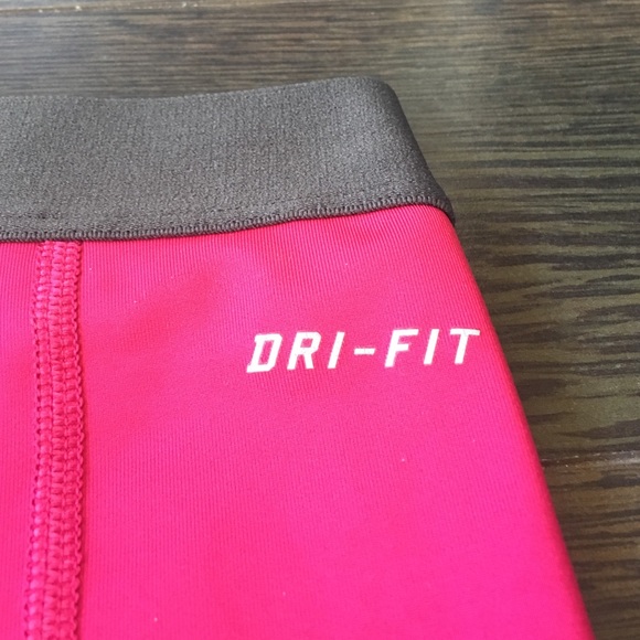 Nike Pro magenta dri-fit training crops size xs - Picture 4 of 5