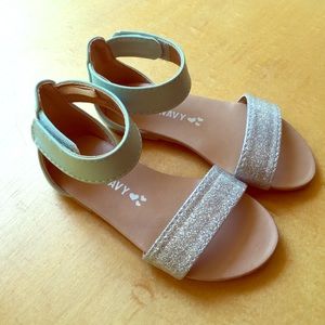 Toddler girl sandals: SO cute! + free flip flops