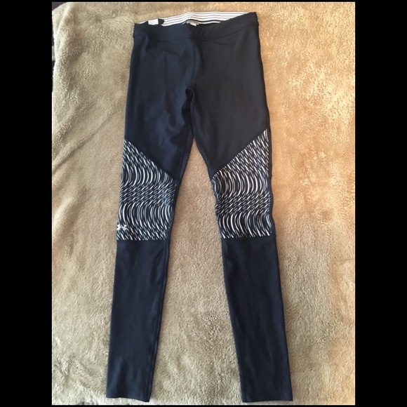 Under Armour full-length black/white tight NWOT