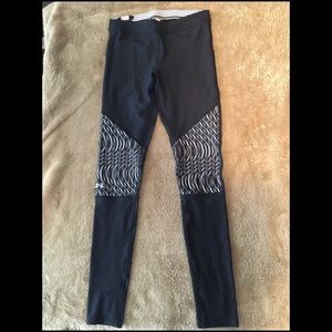 Under Armour full-length black/white tight NWOT