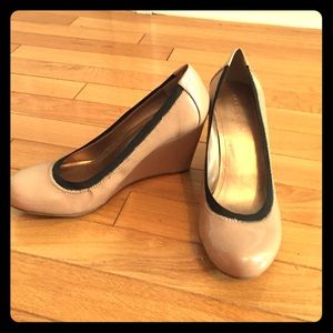 Like new BCBG nude patent leather wedges
