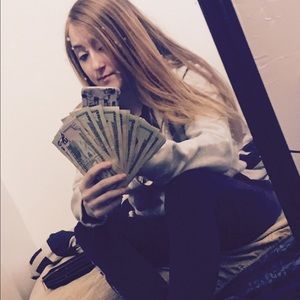 Meet your Posher, Brooke