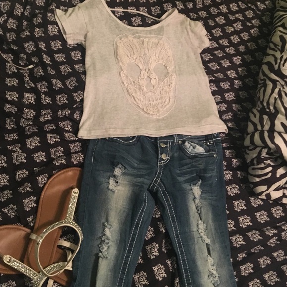 Capris & skull shirt