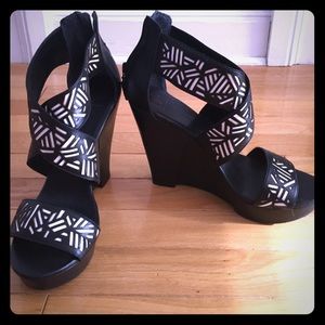 DVF black and white wedges