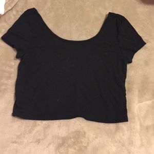 Black short-sleeve crop top