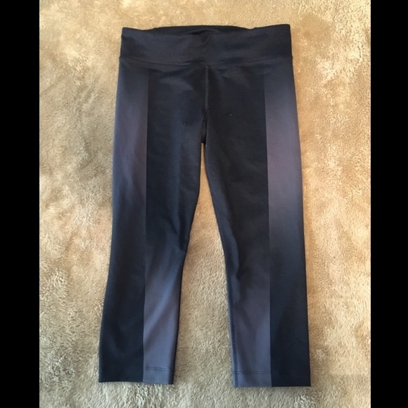 Under Armour "Artist" Crop Size M