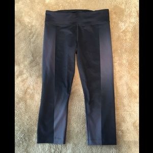 Under Armour "Artist" Crop Size M