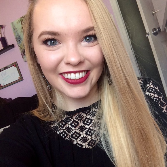 Meet your Posher, Rachel - Picture 2 of 2