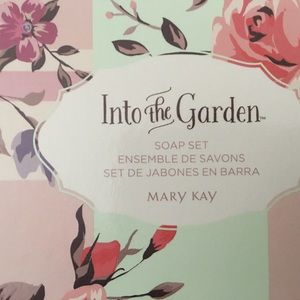 Mary Kay "Into The Garden" soap set