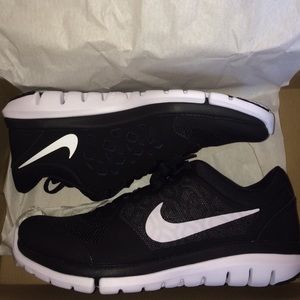 NWT🌷 NIKE Sneakers Size 7