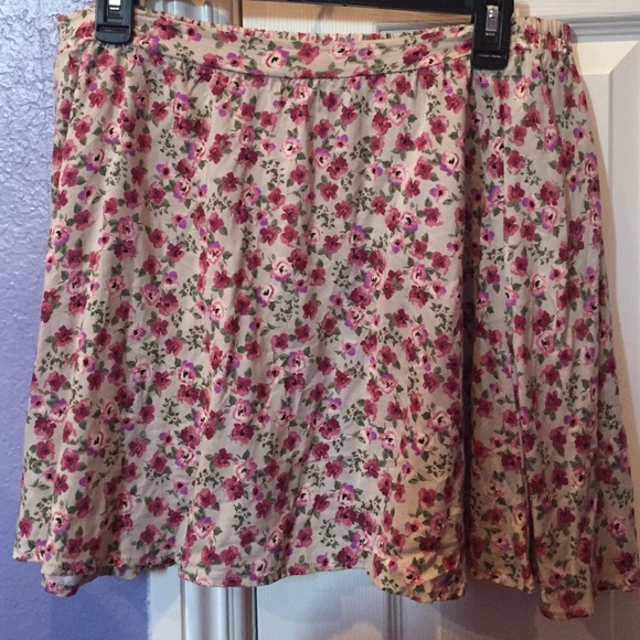 Floral skirt - Picture 3 of 4