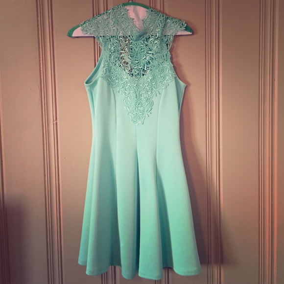 Mint green dress - Picture 2 of 4